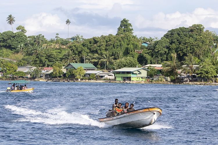 Jalur air yang ramai di ibu kota Buka, Pulau Bougainville, menjelang pemungutan suara untuk referendum pelepasan diri dari Papua Nugini, 21 November 2019.