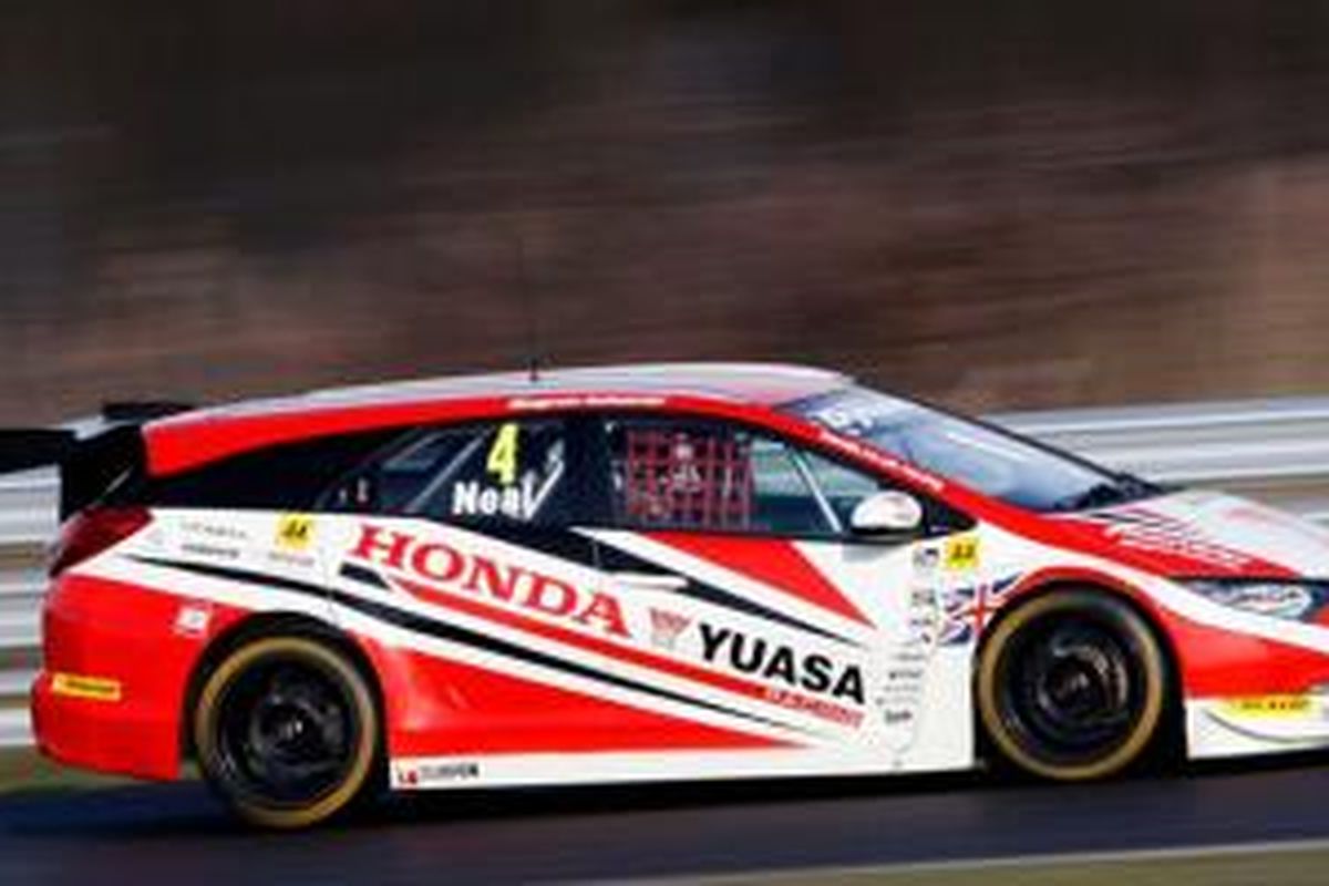 Civic Tourer racikan Honda Yuasa Racing untuk BTCC 2014