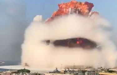 Tangkapan rekaman video memperlihatkan jamur raksasa terbentuk dalam ledakan yang terjadi di Beirut, Lebanon, pada 4 Agustus 2020. Setidaknya 73 orang tewas dalam insiden tersebut dengan ribuan lainnya terluka.