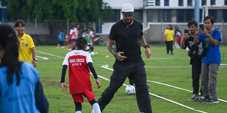 Pesepakbola Persib Bandung asal Perancis Layvin Kurzawa dukung kerja sama bilateral antara Kedutaan Perancis di Indonesia, serta FFF dan PSSI beri kontribusi memajukan sepak bola wanita Tanah Air. 