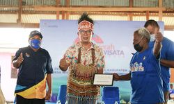 Kembangkan Kampung Wisata Yoboi, Papua, Kang Emil Ajak 5 Pemuda Setempat Belajar ke Jabar