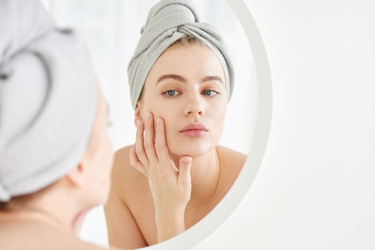 Terlalu sering atau terlalu jarang cuci muka ternyata bisa berakibat negatif pada kesehatan wajah.