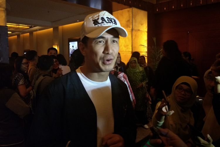 Joe Taslim menghadiri gala premiere film Mile 22 yang dibintangi Iko Uwais di XXI Plaza Senayan, Jakarta Selatan, Senin (20/8/2018) malam.