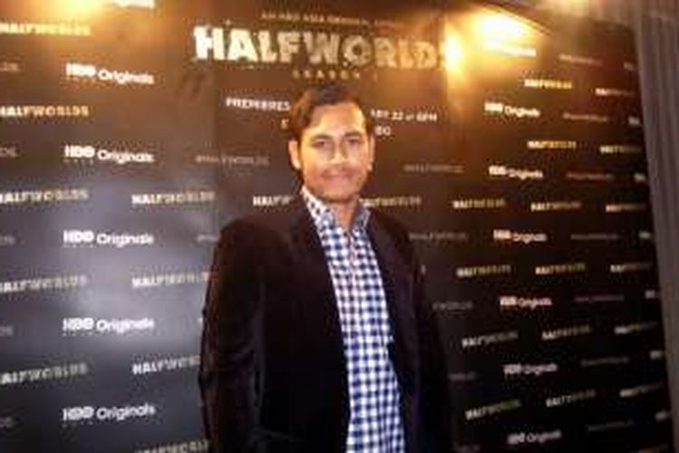 Arifin Putra diabadikan di sela wawancara terbatas dengan beberapa media di Hotel Grand Hyatt, Thamrin, Jakarta Pusat, Kamis (12/1/2017). Mereka bermain serial drama fantasi Halfworlds musim kedua yang tayang di televisi berbayar HBO.