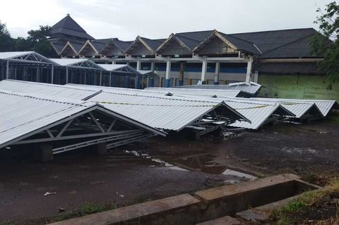 Hujan Deras Disertai Angin Kencang,136 Los Pasar Darurat Weleri Kendal Ambruk