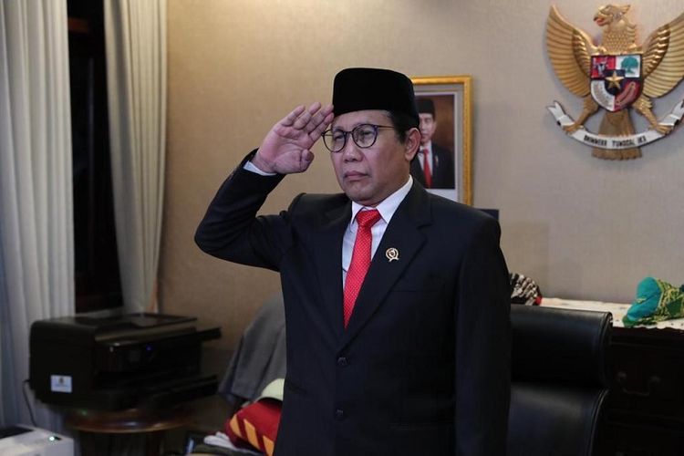 Menteri Desa, PDT dan Transmigrasi Abdul Halim Iskandar mengikuti upacara Hari Lahir Pancasila tanggal 1 Juni 2022 yang dilaksanakan secara daring, Rabu (1/6/2022). 