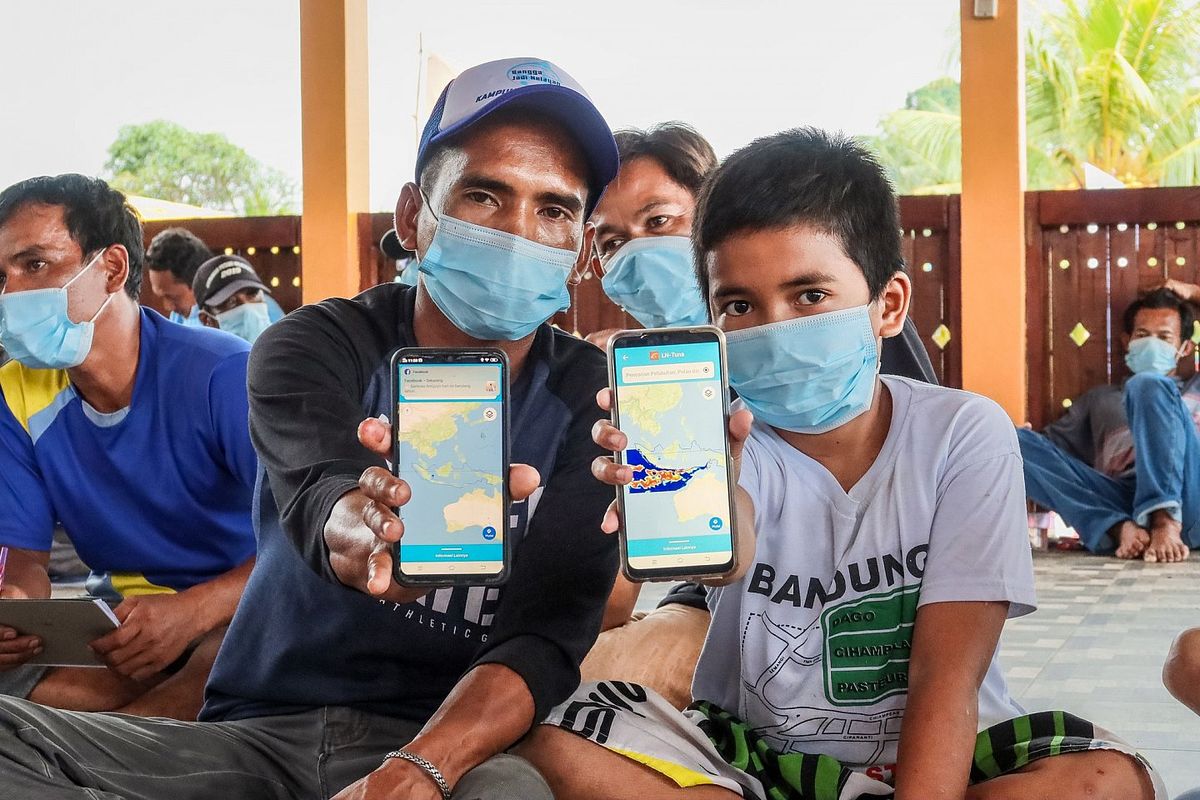 Masyarakat menggunakan aplikasi Laut Nusantara