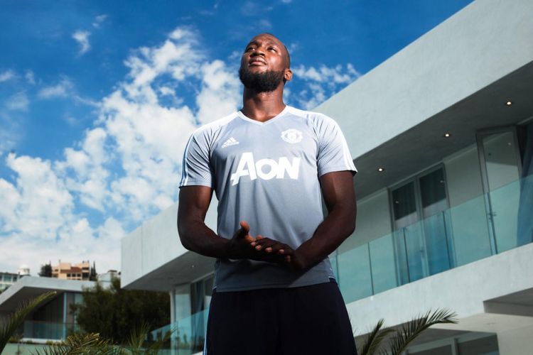 Romelu Lukaku secara resmi bergabung dengan Manchester United terhitung per Senin (10/7/2017).