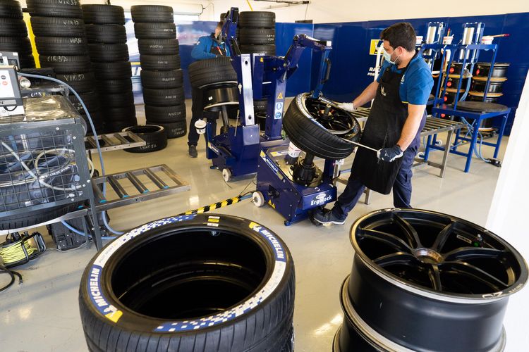 Michelin riset ban balap mobil listrik di Formula E Jakarta