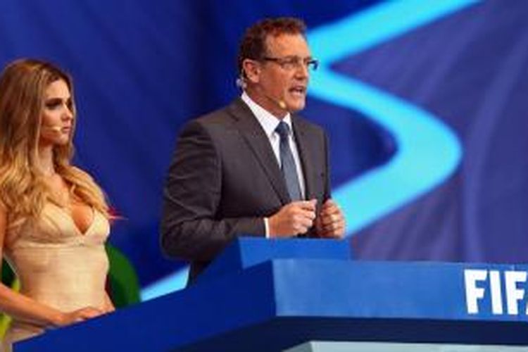  Fernanda Lima saat mendampingi Sekretaris Jenderal FIFA, Jerome Valcke, dalam undian final Piala Dunia 2014 di Brasil pekan lalu. 