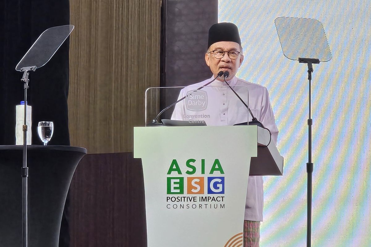 Perdana Menteri Malaysia Dr M Anwar Ibrahim saat memberikan Keynote Speech dalam acara Asia ESG, di Kuala Lumpur, Malaysia. 