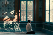 Mengapa Duduk Tenang Sebelum Shalat Termasuk Sunnah? Ini Penjelasannya