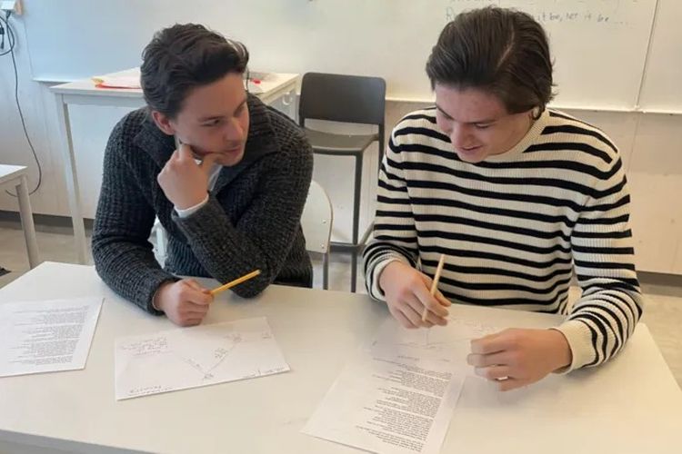 Swedia Tinggalkan Pembelajaran Digital, Kembali Gunakan Buku dan Pena