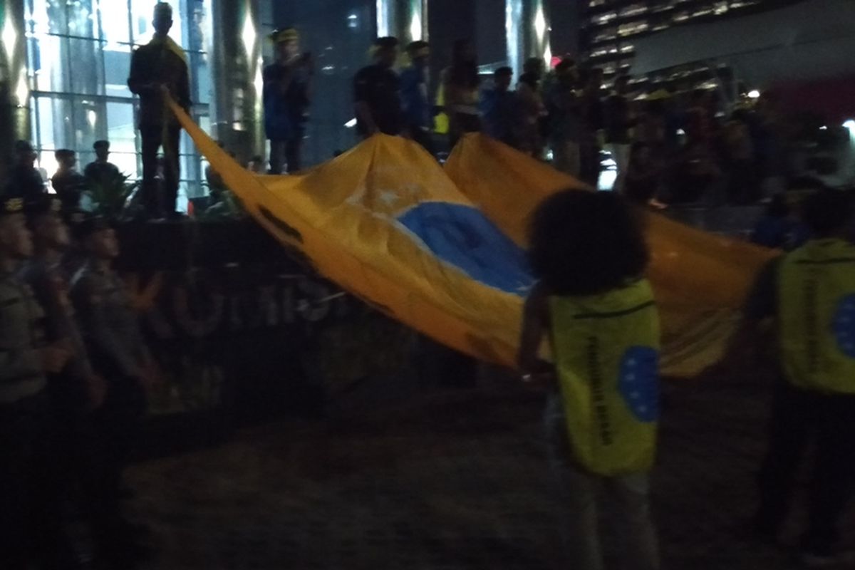 Massa PMII gelar aksi di depan gedung KPK hingga pukul 18.45, Senin (23/9/2019)