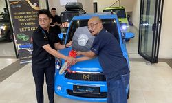 Serah Terima Unit Mobil Listrik Murah ke Konsumen Pertama