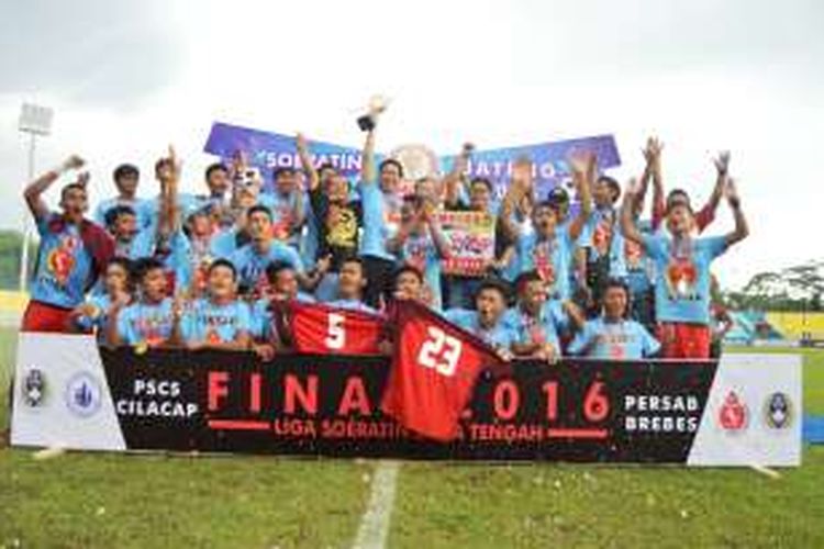 Pemain Persab Brebes Jr merayakan kemenangan juara Liga Soeratin U-17 Zona Jawa Tengah