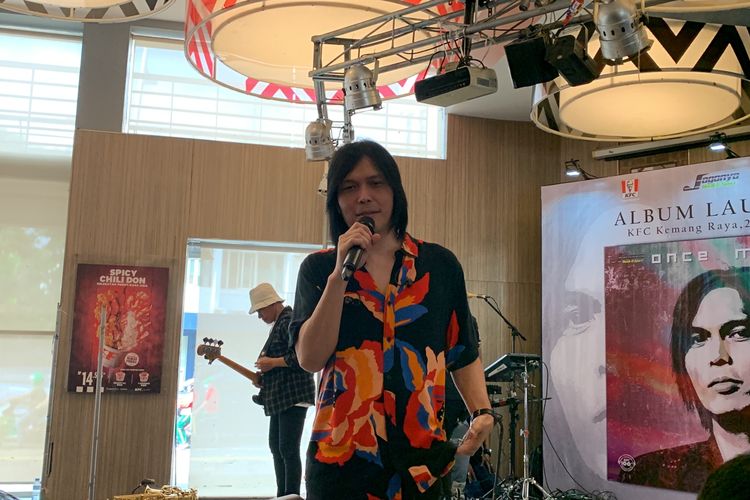 Penyanyi Once hadir dalam perilisan album terbarunya, Sigma, di kawasan Kemang, Jakarta Selatan, Selasa (21/2/2023). 