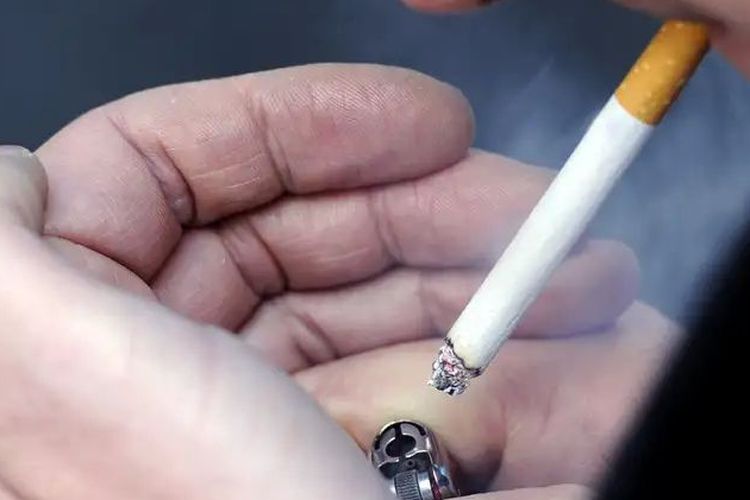 Merokok di Angkot dan Kantor? Siap-siap Kena Denda Rp 17.000 di Cirebon