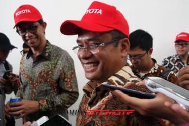 Menteri Perindustrian Saleh Husin saat mengunjungi pabrik Karawang I milik Toyota Motor Manufacturing Indonesia di Karawang, Jawa Barat, Selasa (24/11/2015).