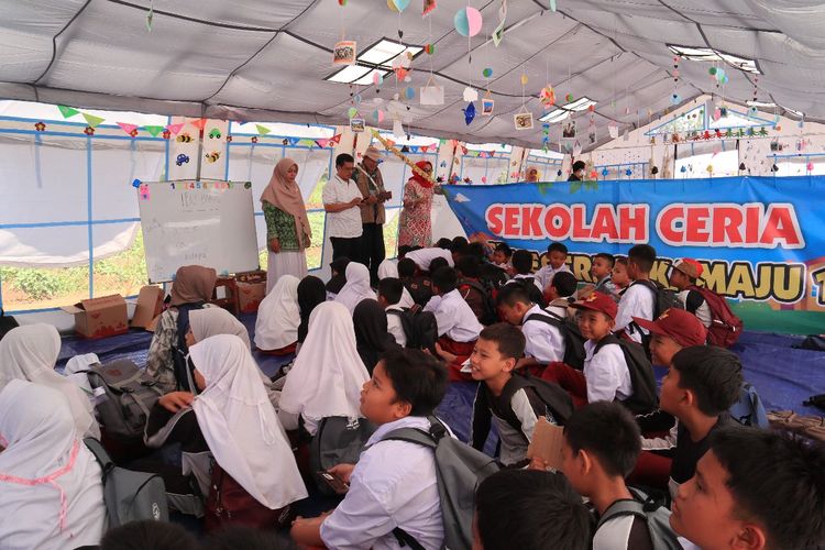 Forum Wartawan Pendidikan (Fortadik) menyalurkan bantuan kepada korban gempa bumi di Cianjur, Jawa Barat di beberapa titik sekolah yang terdampak serius dari bencana alam tersebut (14/2/2022).
