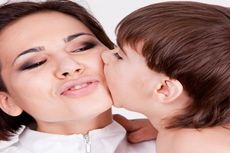 Bolehkah Ibu Cium Anak di Bibir? 