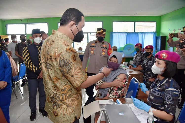 Bersama dengan TNI AL, IPDN Kemendagri menggelar kegiatan vaksinasi booster massal di Provinsi Jawa Tengah (26/2/2022).