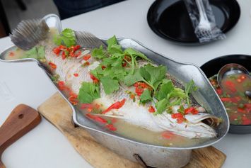3 Cara Masak Ikan Kukus ala Restoran China, Jangan Masak Terlalu Lama