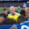 Pelatih Chelsea Bicara Situasi Unik Wasit di Tengah Kerumunan Pemain