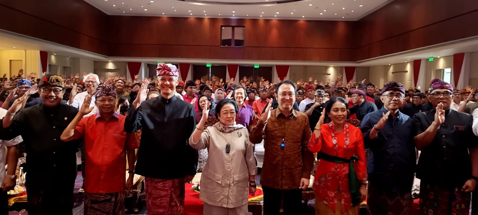 Koster Goda Bupati Jembrana di Depan Megawati: Walau Beda Warna, Harus Menangkan Ganjar 