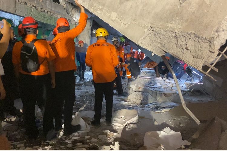 Pengasuh Ponpes Al Khoziny Angkat Bicara Musala Ambruk Usai Dicor, Bupati Sidoarjo Sebut Tak Ada IMB