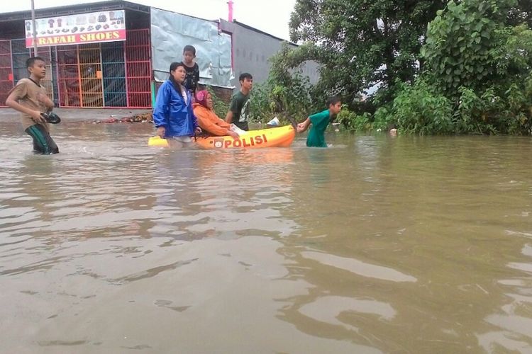 Kondisi banjir di Kota Makassar yang menggenangi ribuan rumah dengan ketinggian bervariasi, mulai dari 50 sentimeter hingga 1,5 meter. Banjir terparah terjadi di Kompleks Kodam Tiga, Kelurahan Katimbang, Kecamatan Biringkanaya, Makassar, yang mencapai 1,5 meter dan menggenangi rumah warga hingga seukuran dada orang dewasa.