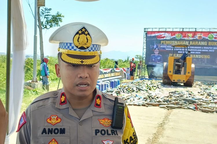 Kasatlantas Polresta Bandung Kompol Mangku Anom saat ditemui di Soreang, Kabupaten Bandung, Jawa Barat beberapa waktu lalu