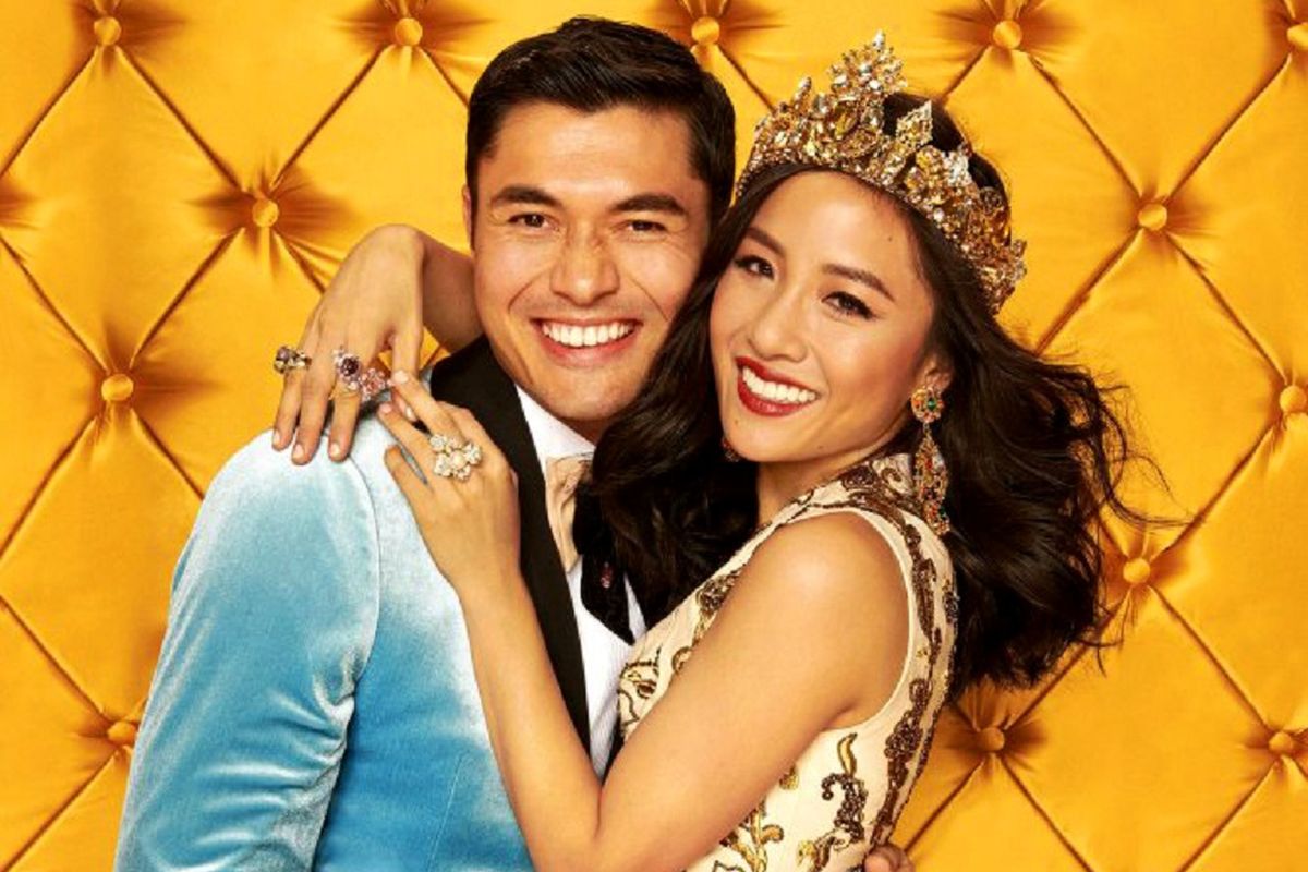 Henry Golding (kiri) dan Constance Wu, para bintang film Crazy Rich Asians.