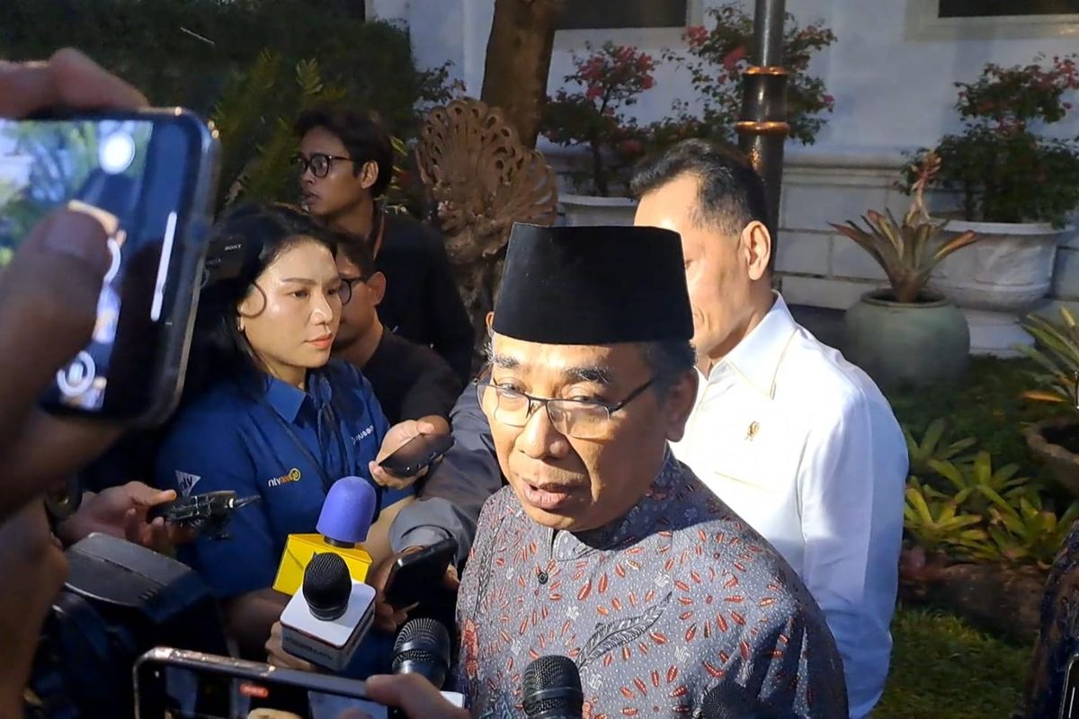 Ketum PBNU Yahya Cholil Staquf (Gus Yahya) saat ditemui di Istana, Jakarta, Selasa (24/6/2025) malam. 