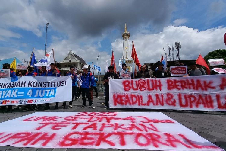 MPBI saat menggelar aksi di Tugu Pal Putih Kota Yogyakarta, Selasa (10/12/2024)