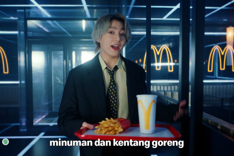 Member BTS dalam iklan BTS Meal.