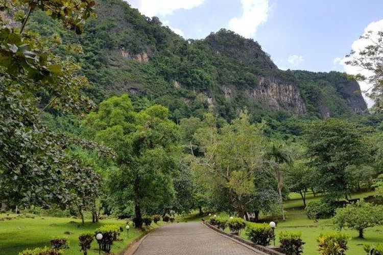 Taman Purbakala Sumpang Bita di Sulawesi Selatan