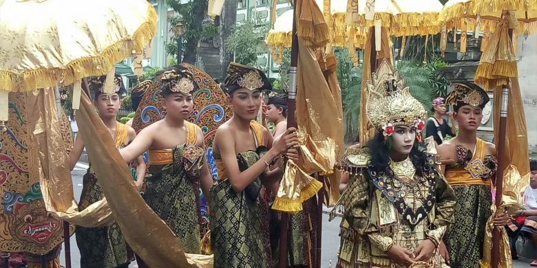 Pembukaan Denpasar Festival, Rabu (28/12/2016), dimeriahkan parade anak-anak.