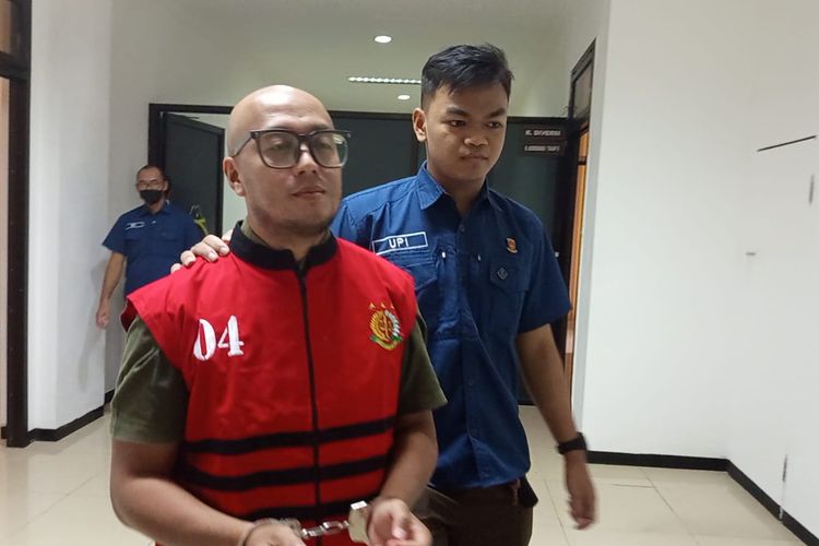 Relationship Manager bank BUMN di Lumajang ditahan Kejaksaan Negeri Lumajang, Selasa (11/3/2025)