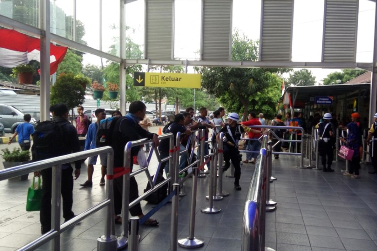 Kondisi Stasiun Senen pada Kamis (31/8/2017). Jelang libur Idul Adha, PT KAI menambah delapan perjalanan kereta tambahan untuk pemberangkatan dari Stasiun Gambir.