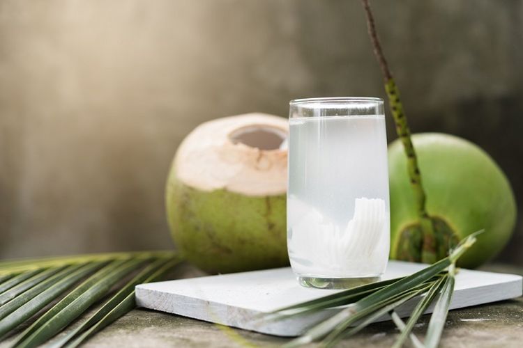 Ilustrasi apakah penderita gula darah tinggi boleh minum air kelapa?