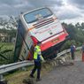 Bus Masuk Parit usai Tabrak Mitsubishi Kuda di Tol Sumo, 3 Orang Terluka