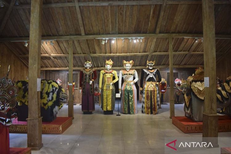 Salah satu ruang pameran yang ada di Rumah Topeng dan Wayang Setia Darma, Gianyar, Bali, Selasa (28/2/2023).