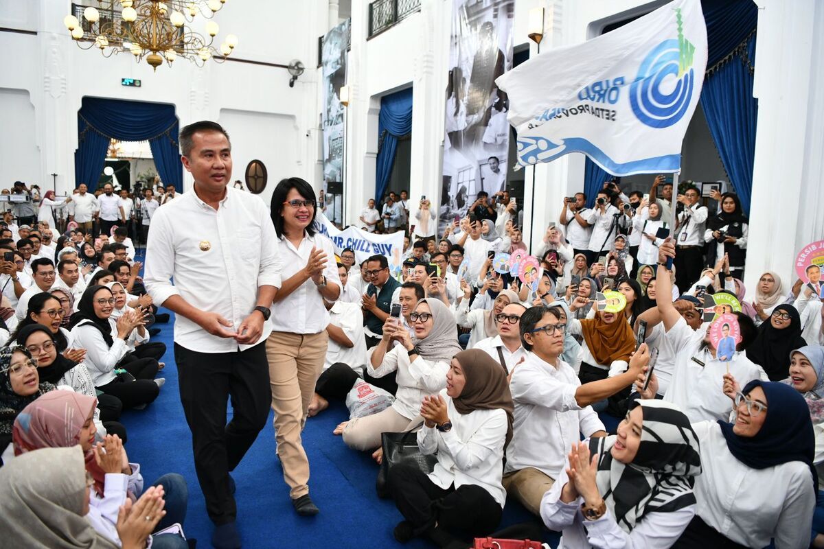 Hari terakhir Bey Machmudin sebagai Pj Gubernur Jabar dalam kegiatan silaturahmi dengan ASN di Gedung Sate, Kota Bandung, Rabu (19/202/2025).