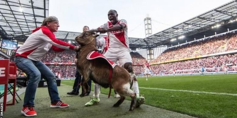 Penyerang FC Koeln, Anthony Ujah, harus mengutarakan permintaan maaf setelah merayakan golnya secara berlebihan saat membobol gawang Eintracht Frankfurt, Minggu (8/3/2015).
