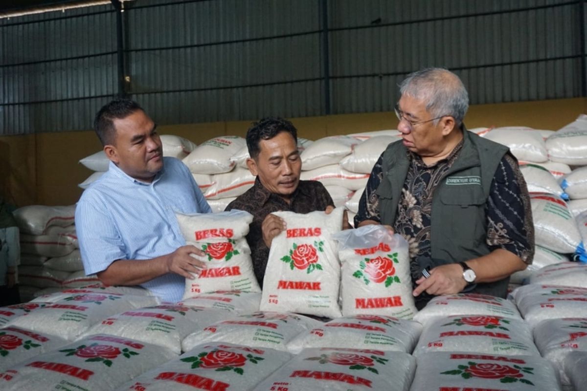Bulog melakukan peninjauan ke daerah sentra produksi beras dan padi di Kabupaten Blora dan Grobogan, Jawa Tengah, Sabtu (24/2/2024).