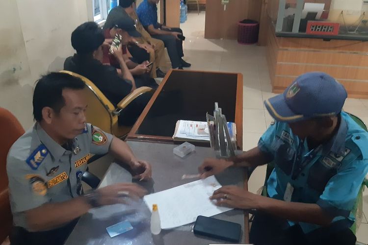 Tarik Tarif Parkir ke Ortu yang Jemput Anak Sekolah, Oknum Jukir di Solo Dipanggil Dishub