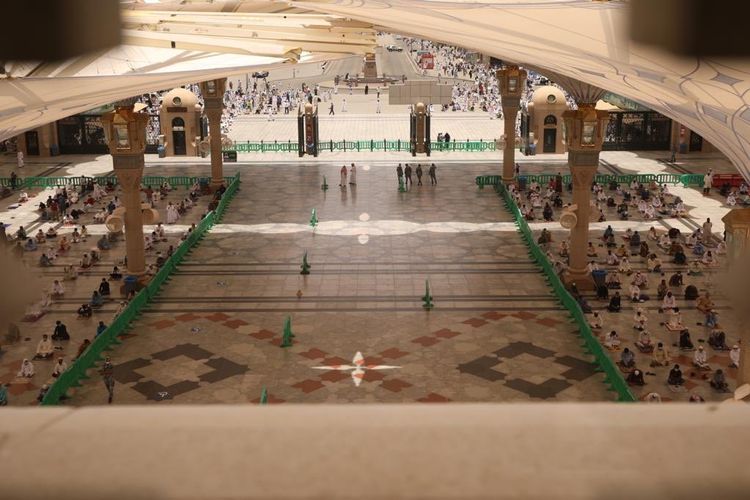 Pelaksanaan shalat Jumat pertama di Masjid Nabawi setelah dua bulan penguncian