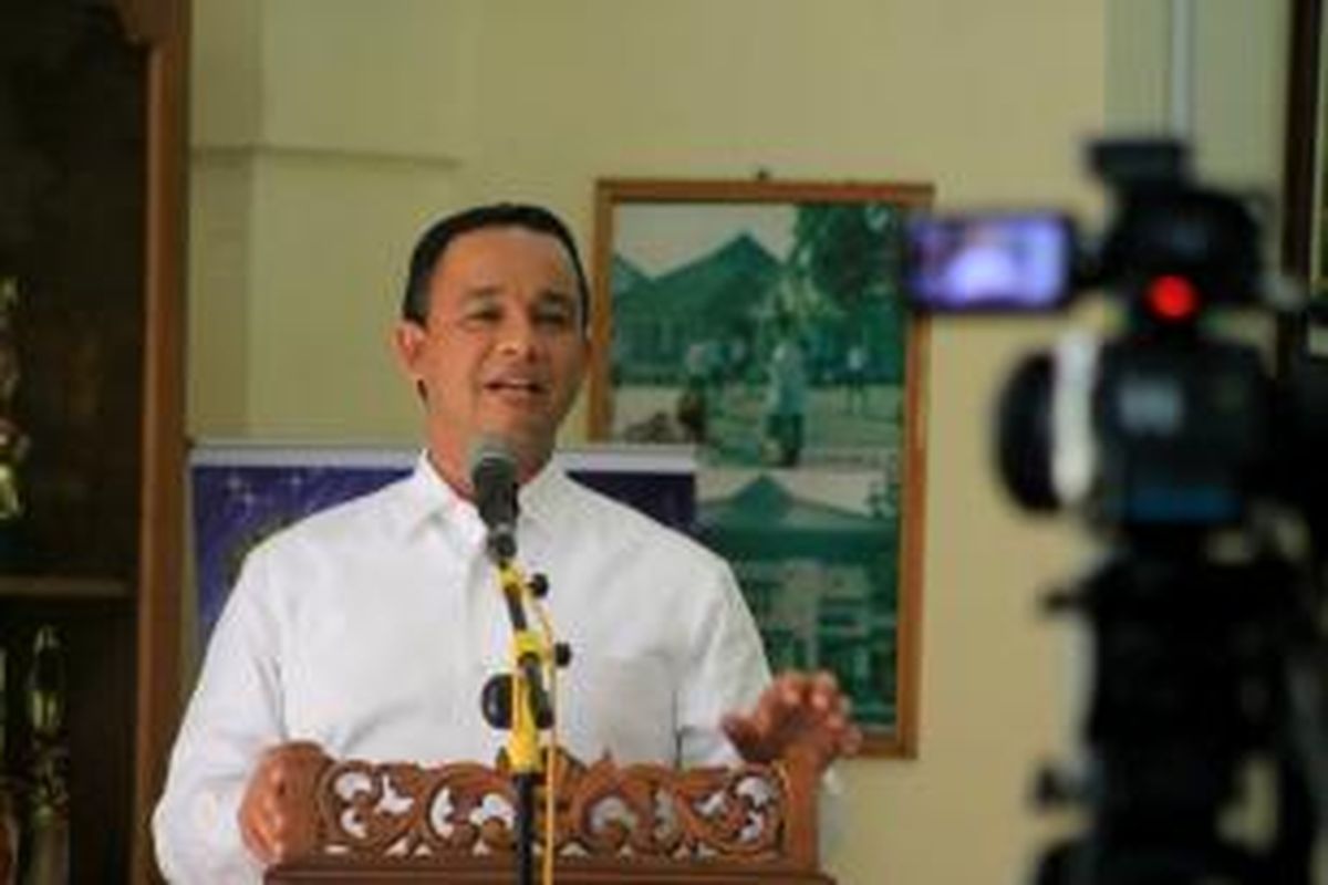 Menteri Pendidikan dan Kebudayaan, Anies Baswedan mengumumkan Indeks Integritas UN SMP secara nasional di SMP Negeri 1 Kota Magelang, Kamis (11/6/2015).