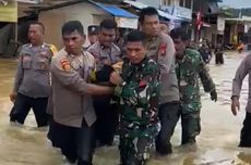 Banjir Landa Halmahera Tengah, Personel TNI-Polri Terjun Bantu Warga 